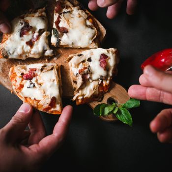 Pizza Quattro Formaggi so štyrmi druhmi syra